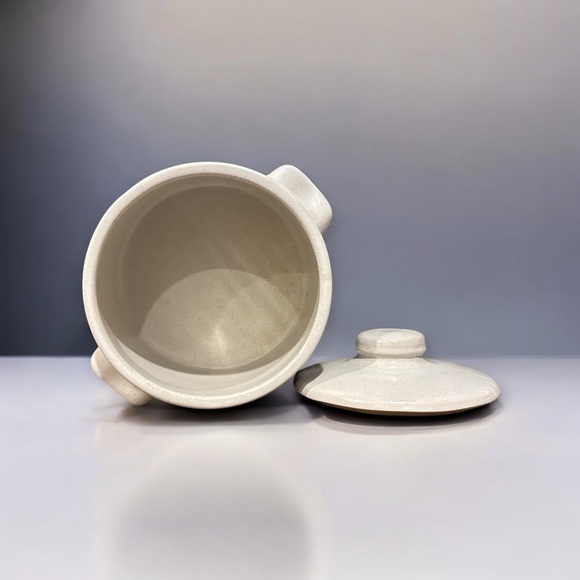 **SOLD** Vintage West Bend Ceramic Beanpot with Lid - Picture 4 of 5